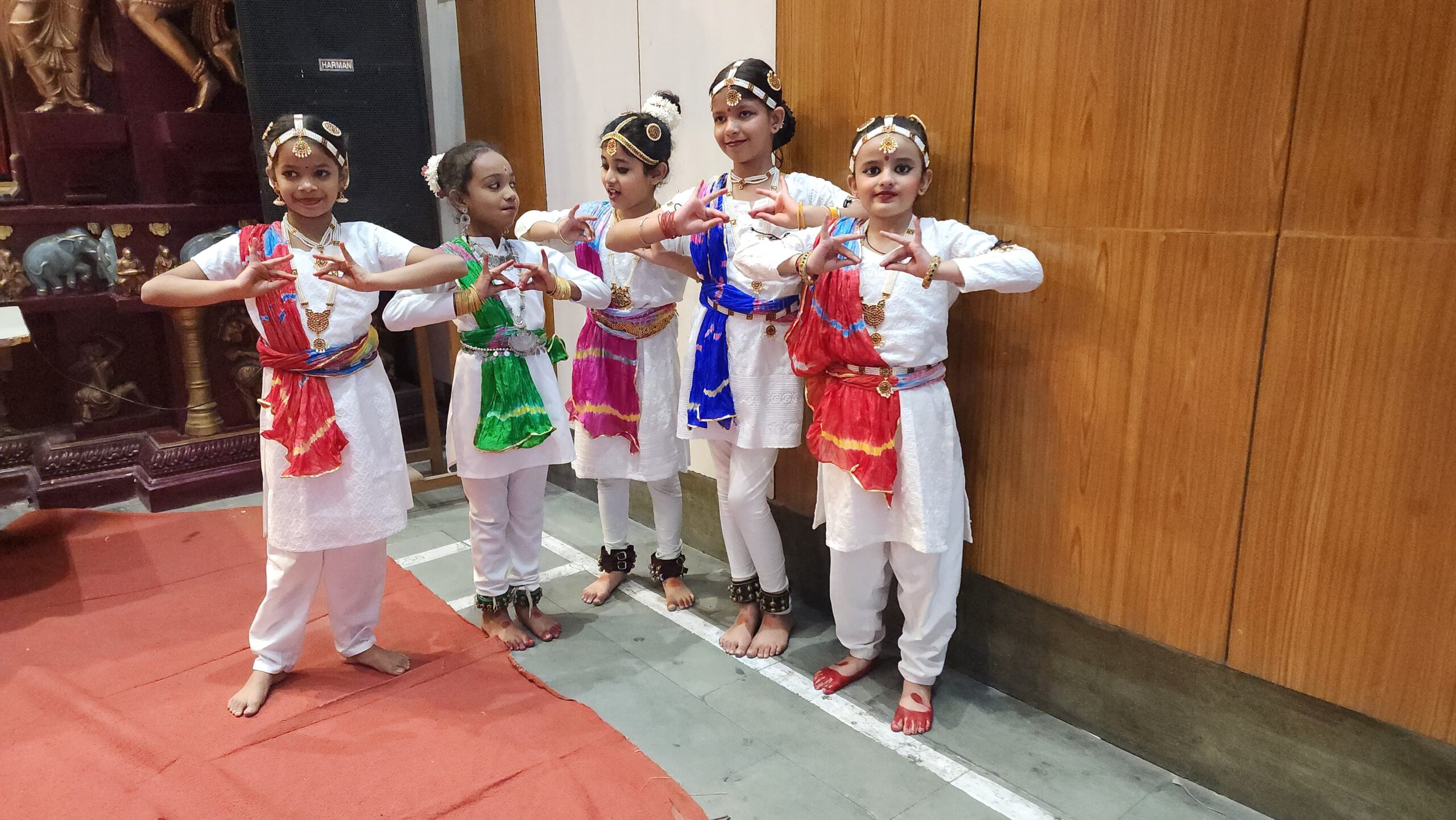 Read more about the article The Benefits of Starting Dance Classes at a Young Age